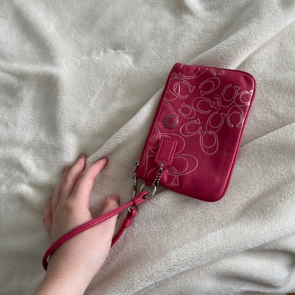 ✨ y2k hot pink coach mini purse✨ - Picture 3 of 3
